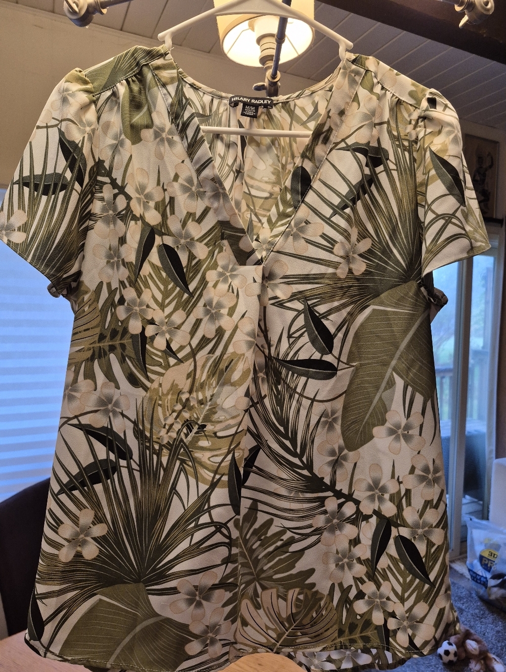 Short Sleeve V-Neck Blouse - Green Size Medium - Picture 2 of 5